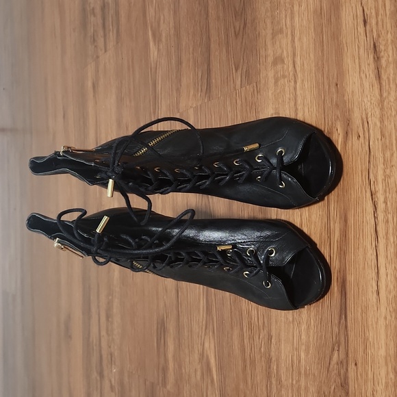 SOLD!!!!! STEVE MADDEN PEEP TOE BOOTIES - Picture 1 of 3